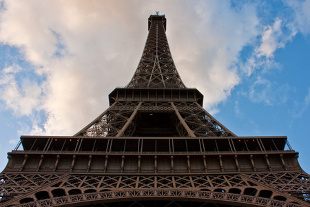 Pa Eiffelova v Francie bhem zpadu slunce