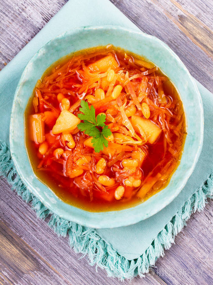 红菜汤, bortsch, borshch, 罗宋汤.与蔬菜和甜菜做的汤