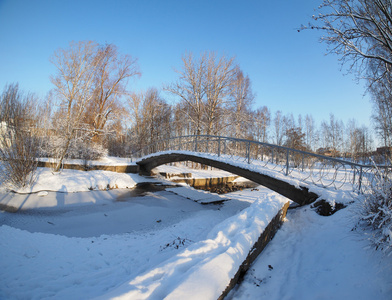在公园一座桥。彼得俄罗斯