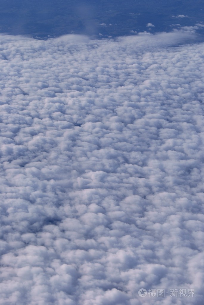 云 cloud的名词复数  团 群 造成不愉快或不明朗的事物