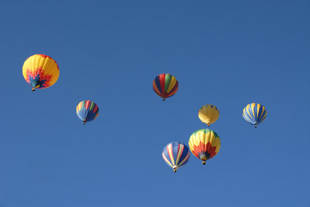 气球 balloon的名词复数  热气球