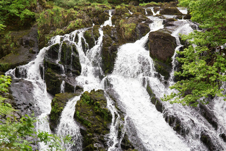 斯诺登尼亚威尔士英国的燕子瀑布瀑布