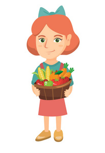 女孩抱着篮子里的水果和蔬菜