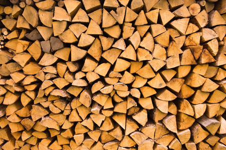 堆叠的木材原木