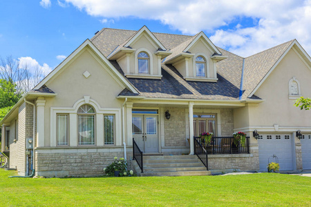 自定义构建豪华的房子,在加拿大多伦多郊区照片
