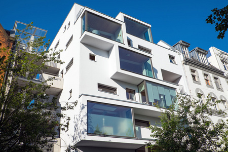 在柏林的现代公寓楼.照片