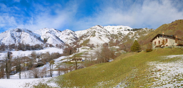 高山景观全景与住宅图片