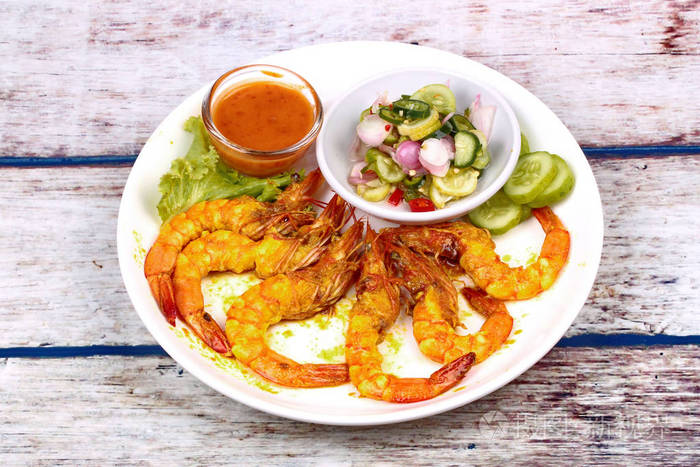 煮的木炭,沙嗲虾配侧盘