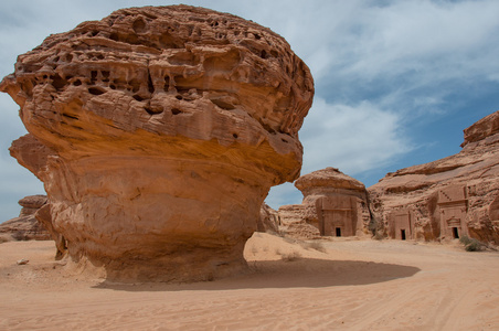 沙特阿拉伯 madn 萨利赫考古遗址的 nabatean 坟墓