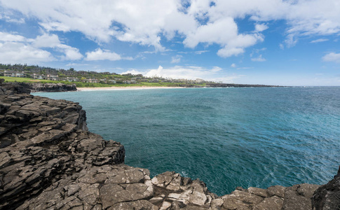 从 Makaluapuna 点在夏威夷毛伊岛海岸线的视图