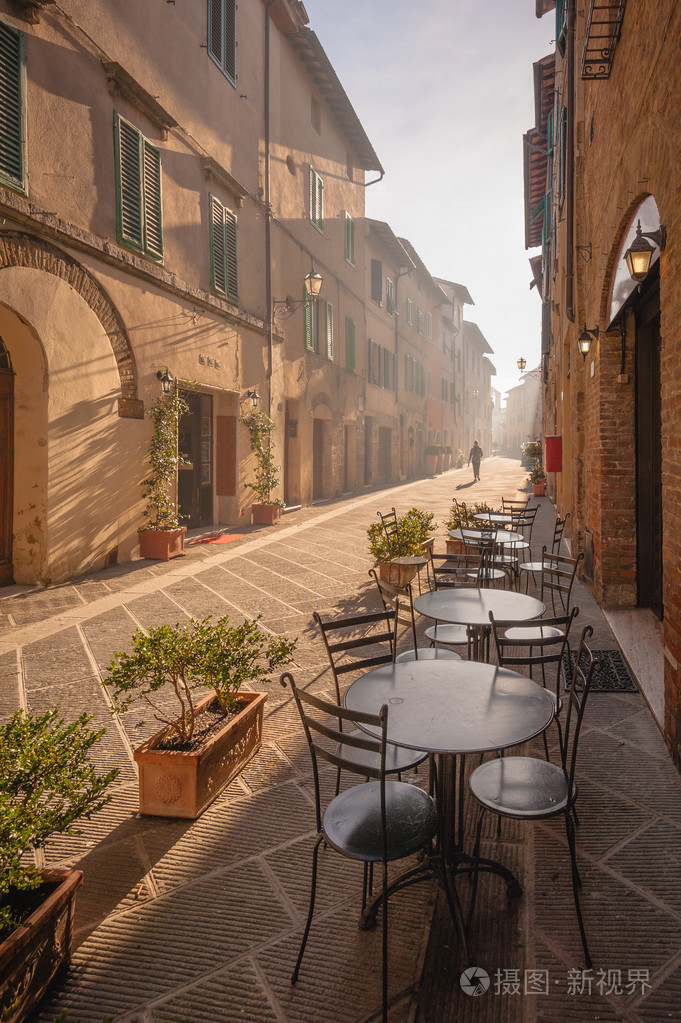 在意大利中世纪古城里的未知的街道