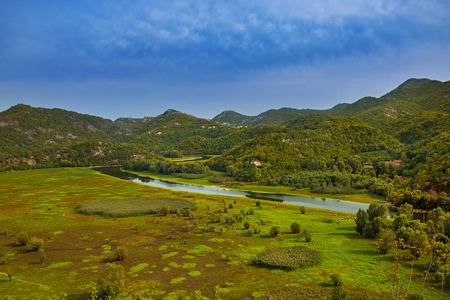 里耶卡 Crnojevica 河附近斯卡达尔湖黑山