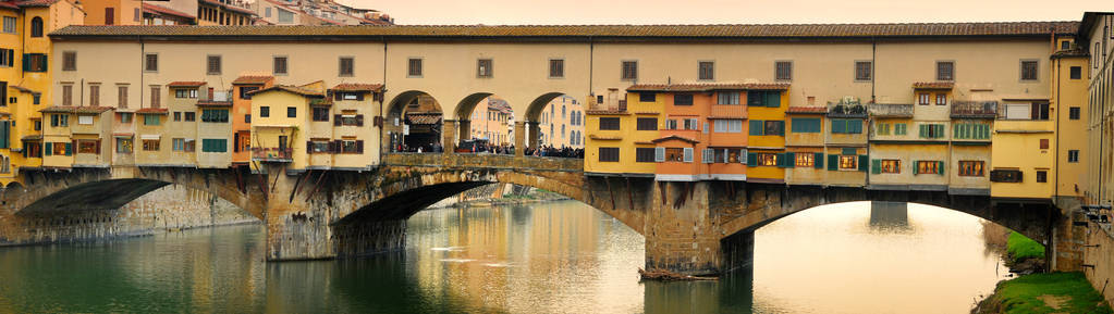 在意大利佛罗伦萨阿诺河上的老桥