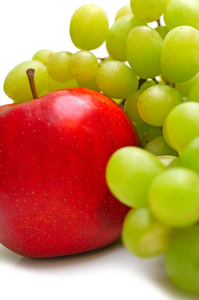 红苹果和绿葡萄图片