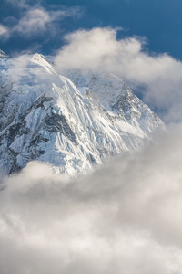 白色高雪山环抱的尼泊尔，安纳布尔纳地区