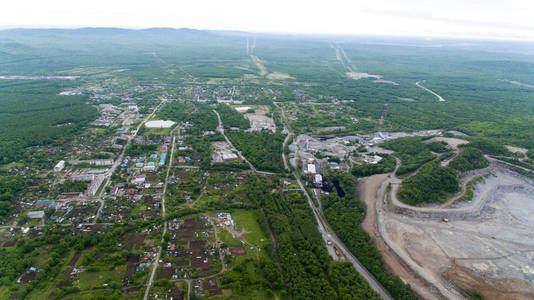 采石场。在建材加工厂的鸟瞰图。从上面查看