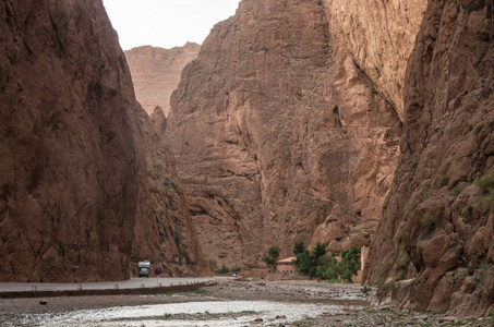 Todgha 峡谷，峡谷在摩洛哥，高阿特拉斯山脉附近廷吉尔镇