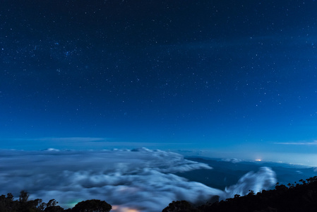 llustration繁星点点的天空圣诞景观与繁星密布的天空在繁星满天的