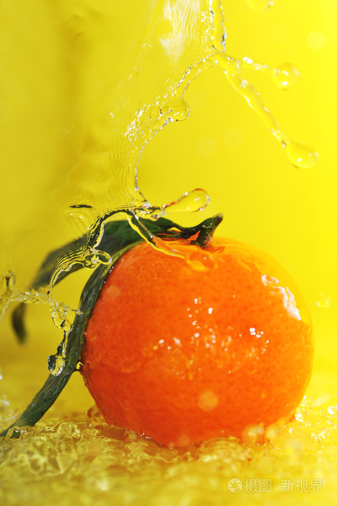 橘子和水溅