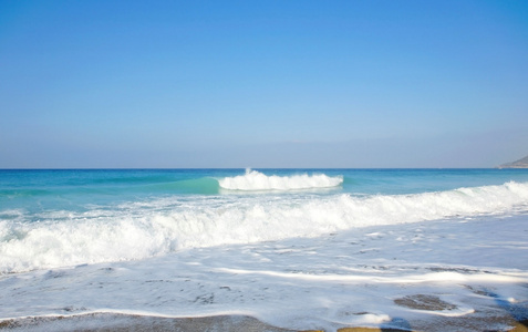 海 波浪和沙质海滩