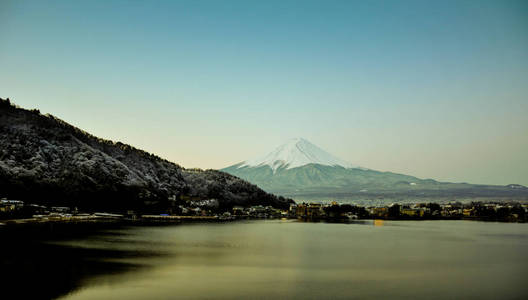 富士山秋季在河口湖雪山, 富士山是著名的日本山, 旅游人士称富士山为富士, 富士山, 富士山, 富士三, 日本