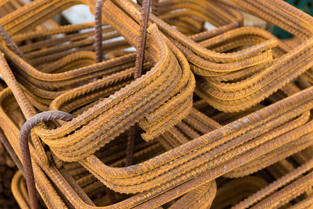 生锈的钢筋照片