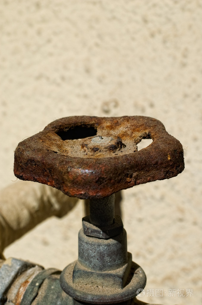 生锈的水龙头