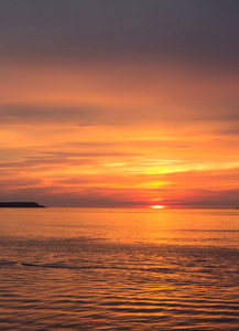 美丽的夕阳的天空在波罗的海