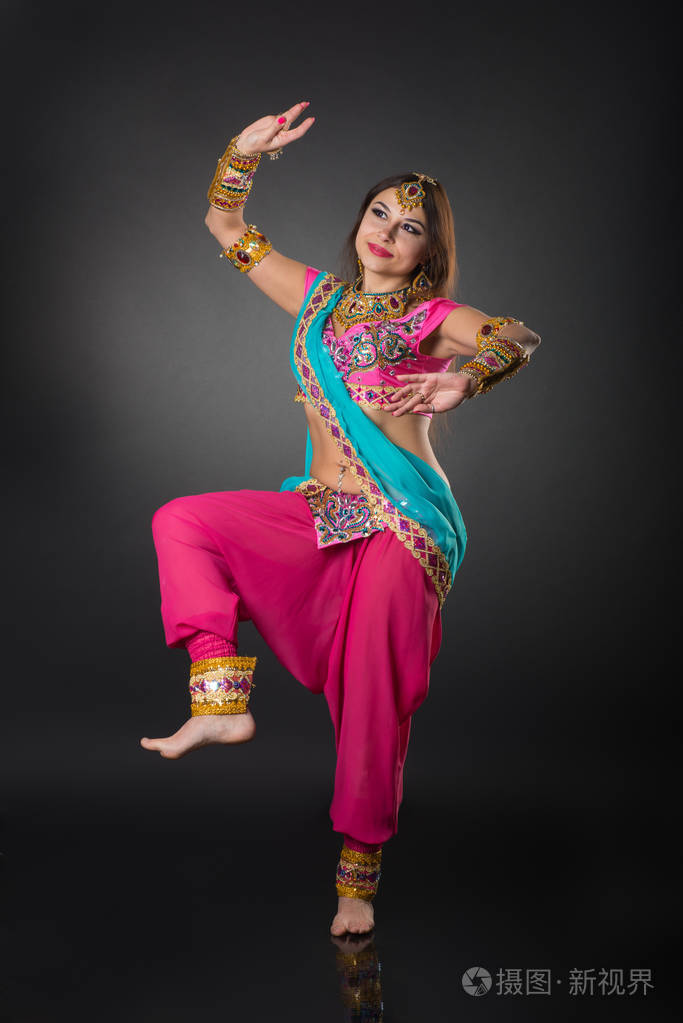 印度女孩,公主摆在舞蹈