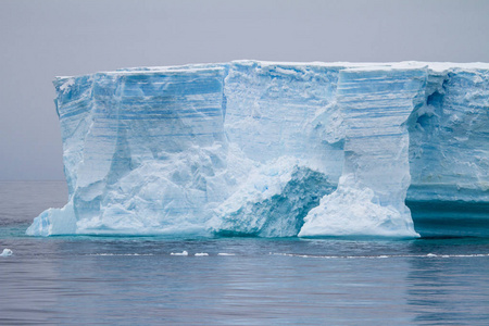 南极洲南极半岛平顶冰山布兰斯菲尔德