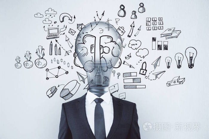 灯泡上混凝土墙背景领导业务素描的商人头脑风暴概念