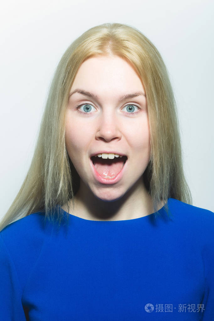 兴奋的脸和张开的嘴的女人
