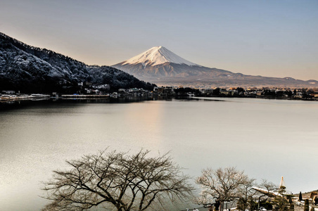 富士山秋季在河口湖雪山, 富士山是著名的日本山, 旅游人士称富士山为富士, 富士山, 富士山, 富士三, 日本