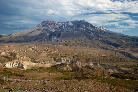 吸烟火山