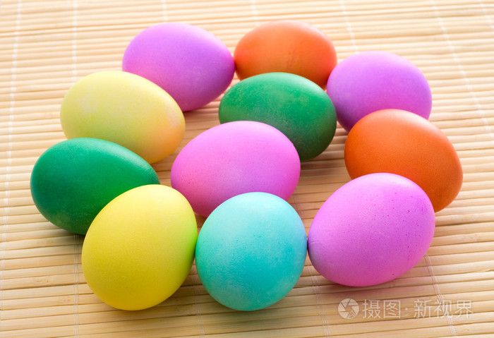 作礼物用之复活节彩色蛋easteregg的名词复数