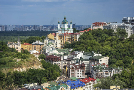 Vozdvizhenka 精英区在基辅，乌克兰。在建筑物的屋顶上的顶视图