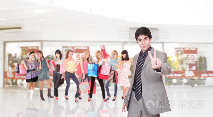 商场里一个推销员的画像