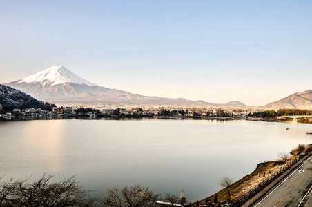 富士山秋季在河口湖雪山, 富士山是著名的日本山, 旅游人士称富士山为富士, 富士山, 富士山, 富士三, 日本