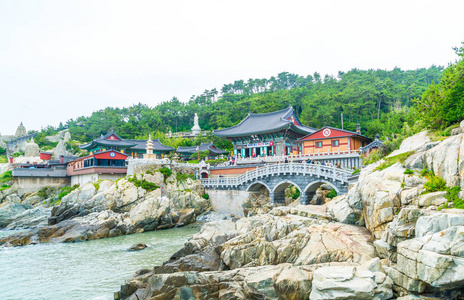 美丽的建筑在海东龙宫寺坐在