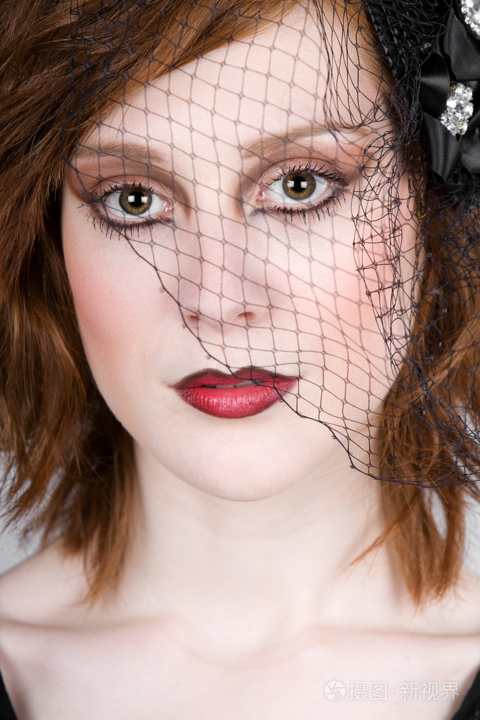 戴面纱的漂亮少女