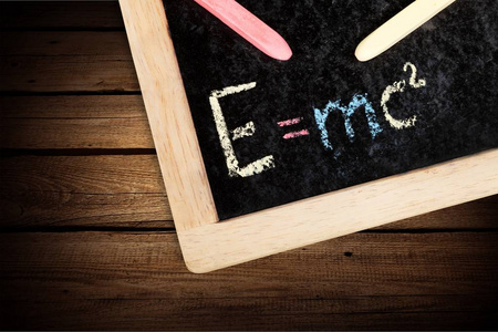 黑板上的相对论照片