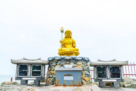 美丽的建筑在海东龙宫寺坐在