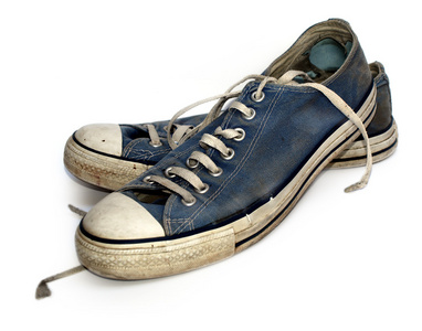旧的旧运动鞋