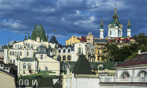 Vozdvizhenka 精英区在基辅，乌克兰。在建筑物的屋顶上的顶视图