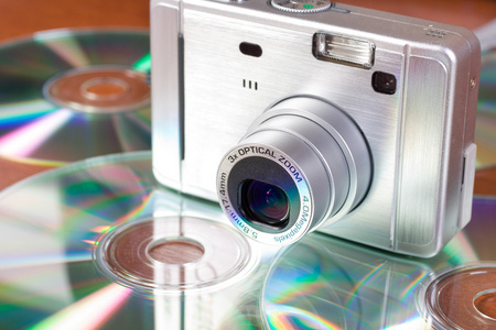 小型数码相机及光碟图片