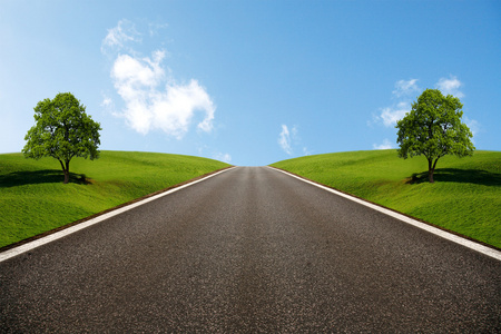 宽阔的道路照片