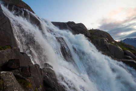 夏山 Langfossen 瀑布边坡 Etne，挪威