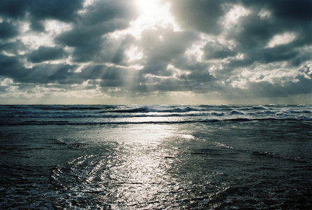 风雨过后的海面实拍[电影]暴风雨过后照片