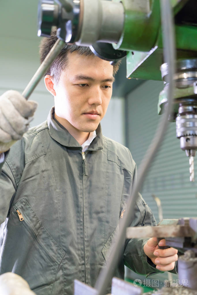 机器人的机器工作的电气工程师