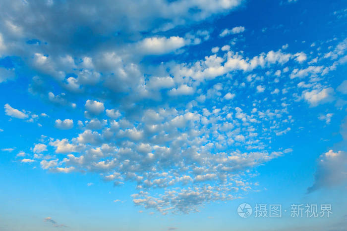 蓝色的天空背景